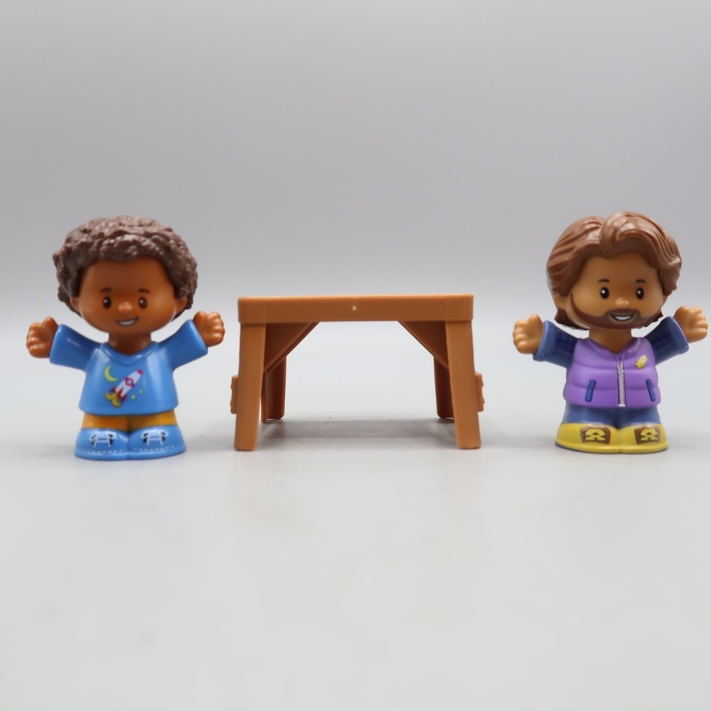 Fisher Price‎ Little People Light-up Camper Picnic Table & Campers Figures Boy